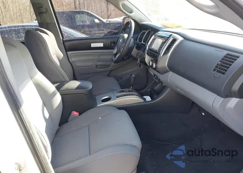 2015 Toyota Tacoma Base V6 z USA, uszkodzony, nr VIN 3TMLU4EN5FM172706